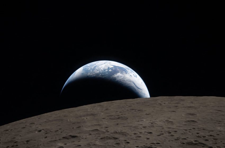  وصف طاقم مركبة أرتميس 2 مشاعرهم “الجارفة” بعد التحليق بالقرب من القمر